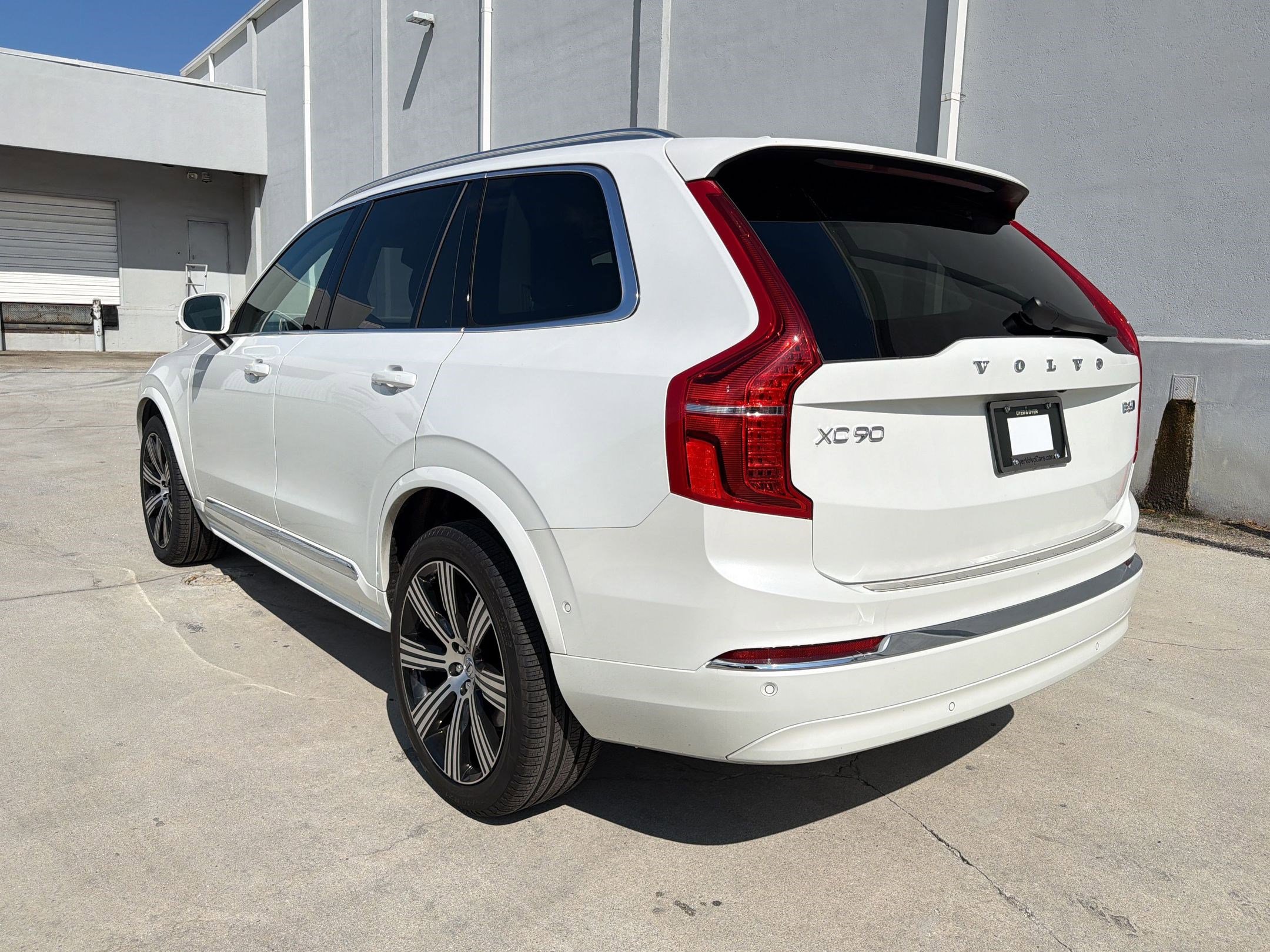 Used 2023 Volvo XC90 B6 Ultimate w/ Protection Package Premier AWD/4WD image 3
