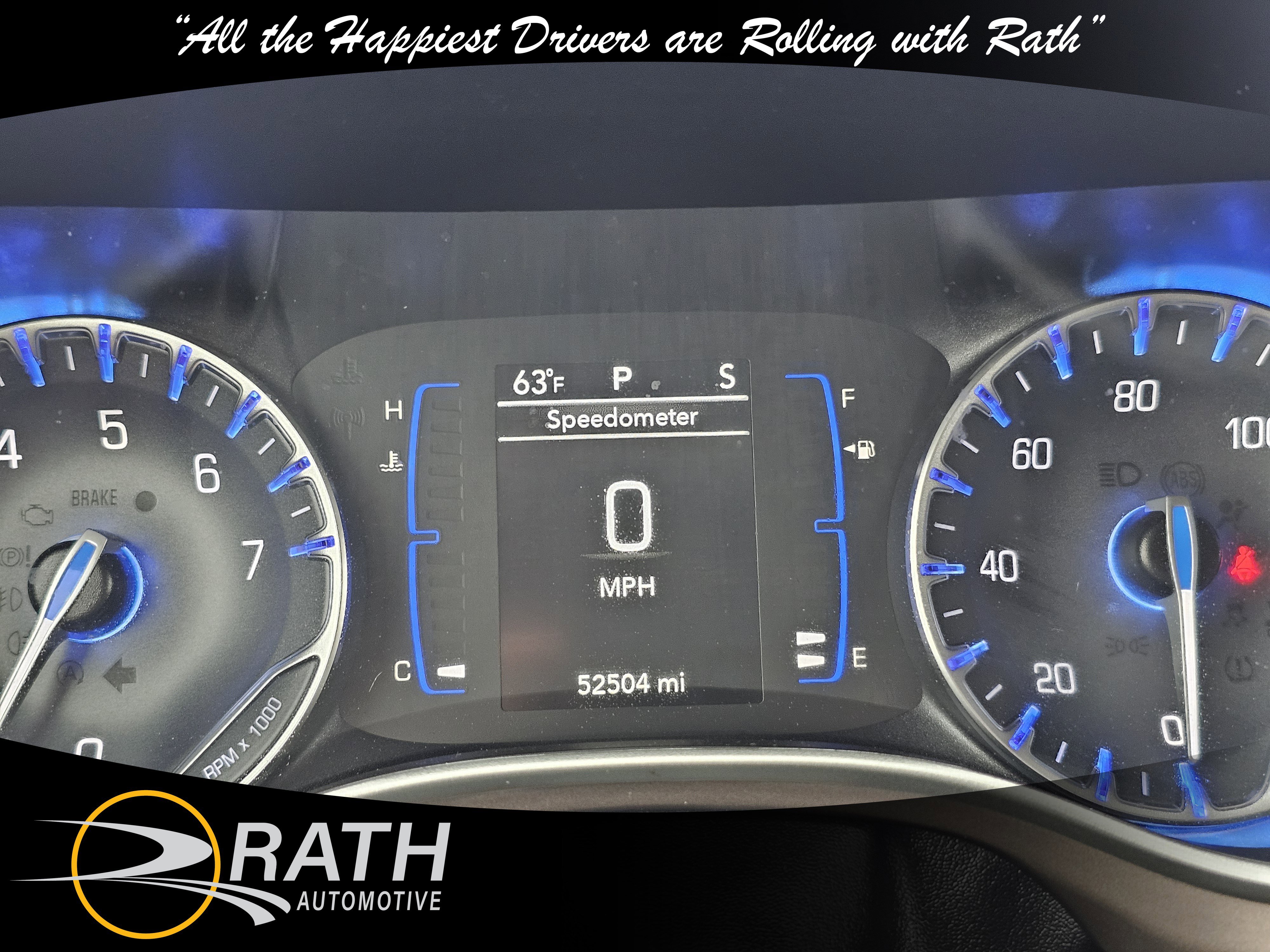 Used 2022 Chrysler Voyager LX image 12