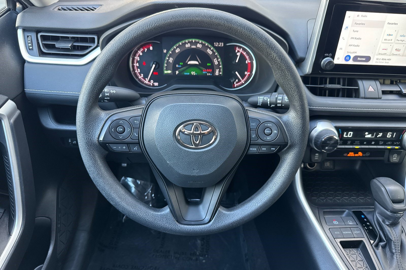 Used 2025 Toyota RAV4 XLE FWD image 29