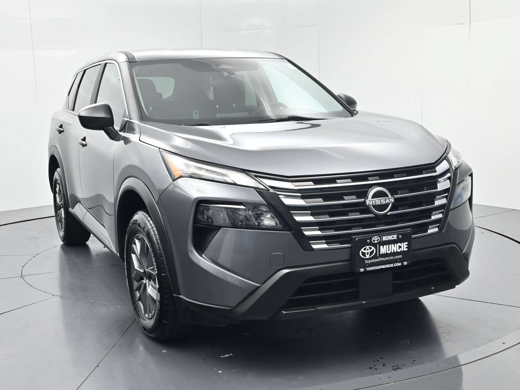 Used 2024 Nissan Rogue S FWD image 2