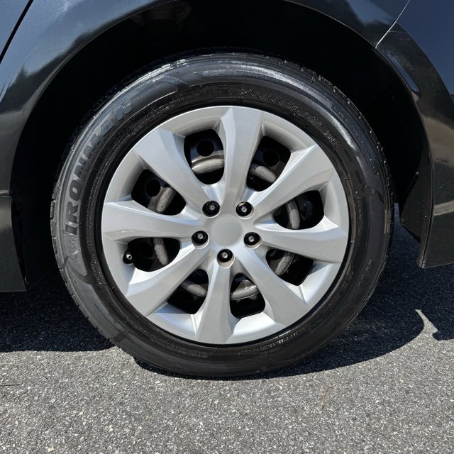 Used 2020 Toyota Corolla LE image 3