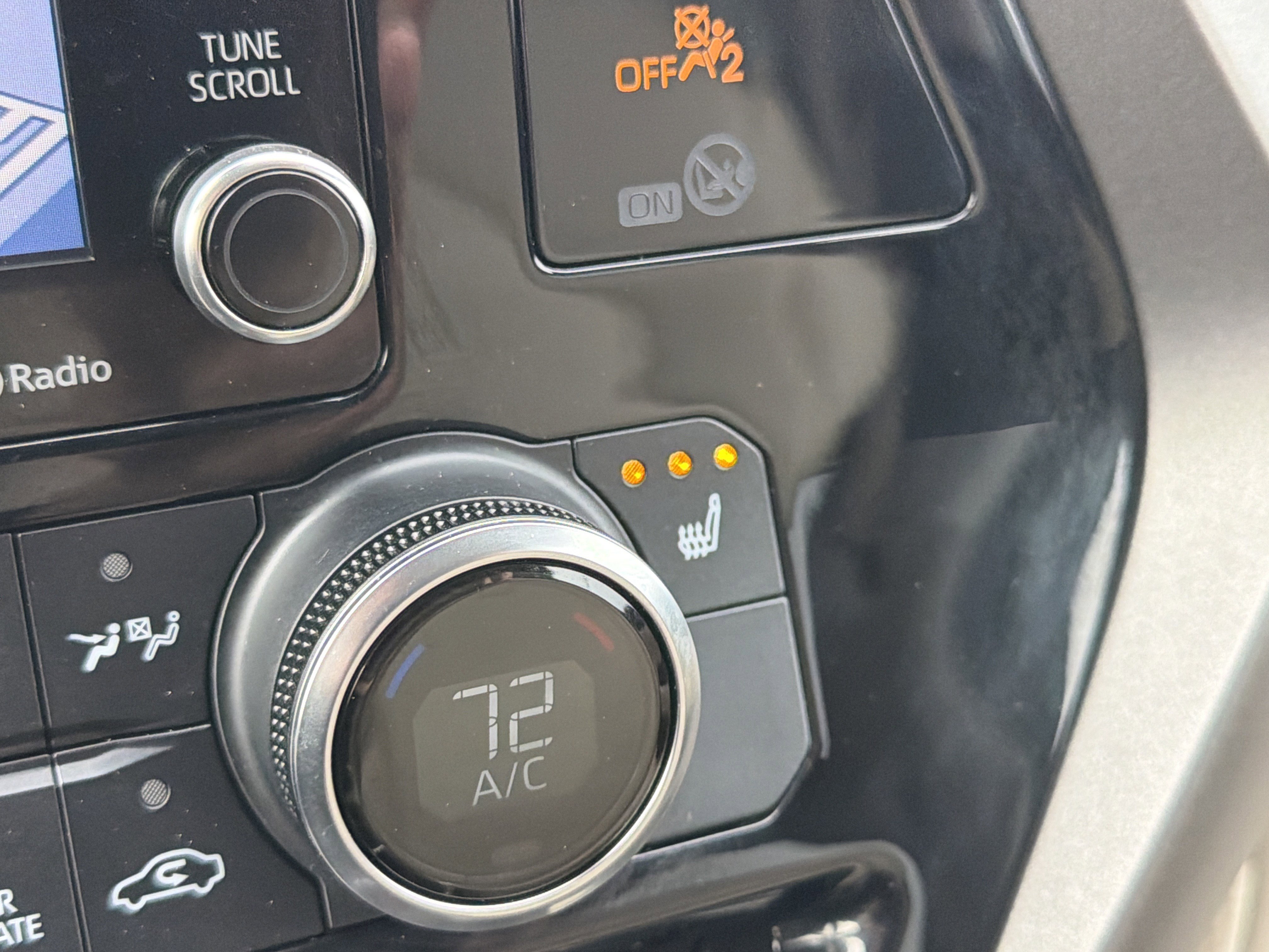 Used 2022 Toyota Highlander XLE AWD/4WD image 21