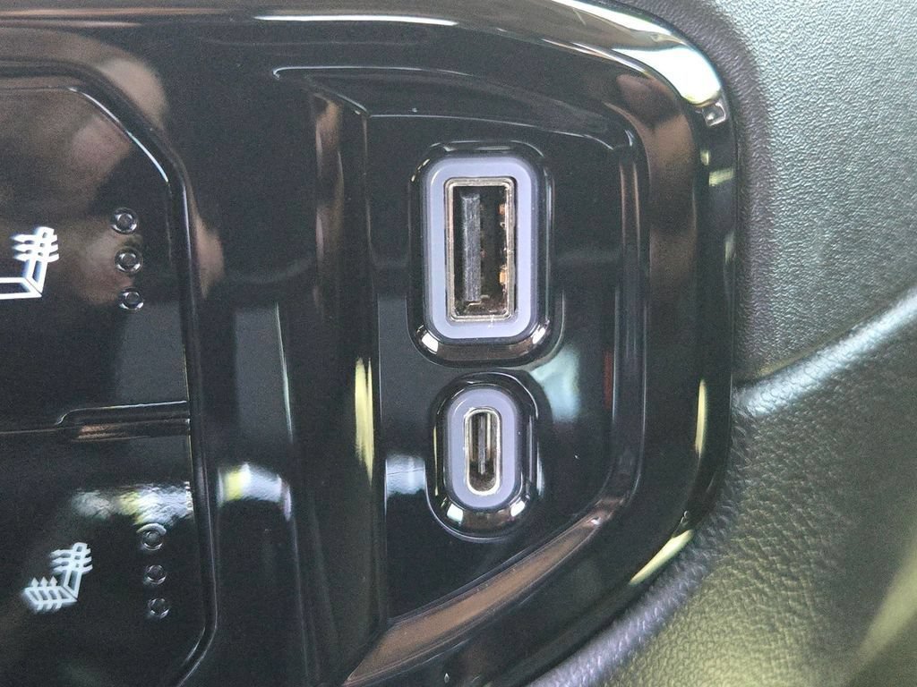 Used 2022 Chevrolet Silverado 1500 RST AWD/4WD image 30