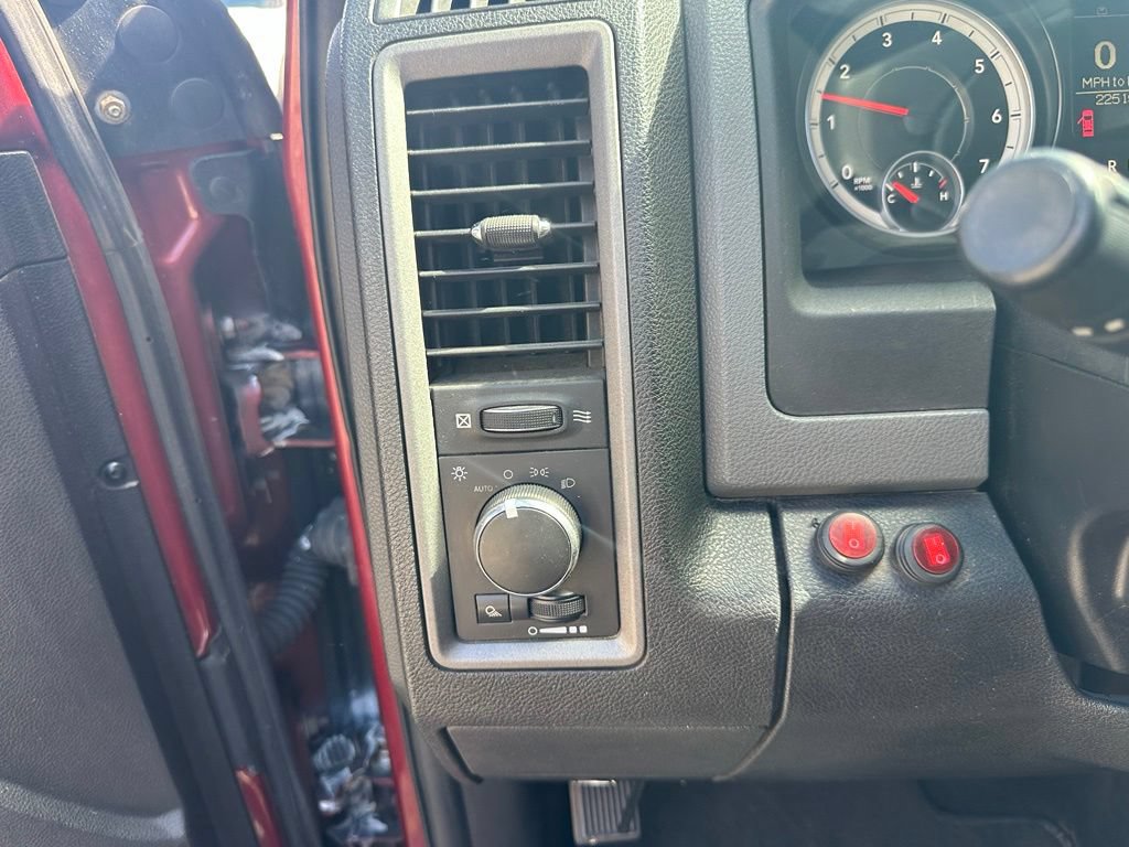 Used 2014 RAM 2500 Tradesman w/ Chrome Appearance Group AWD/4WD image 15