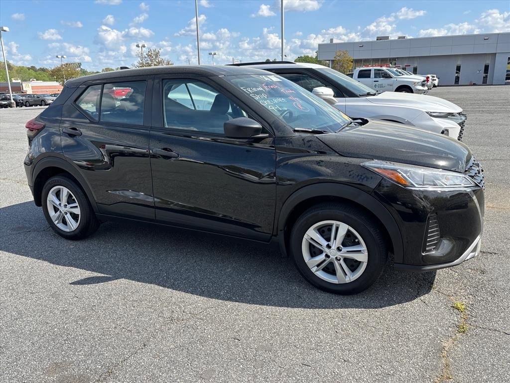 Used 2025 Nissan Kicks Play S image 6