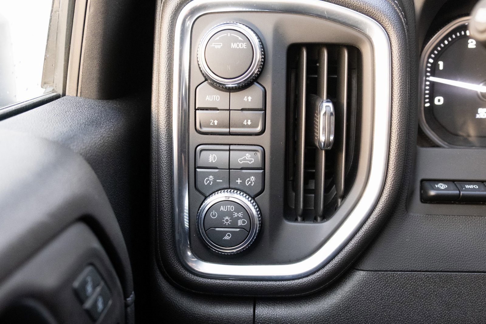 Used 2023 GMC Sierra 3500 Denali image 11