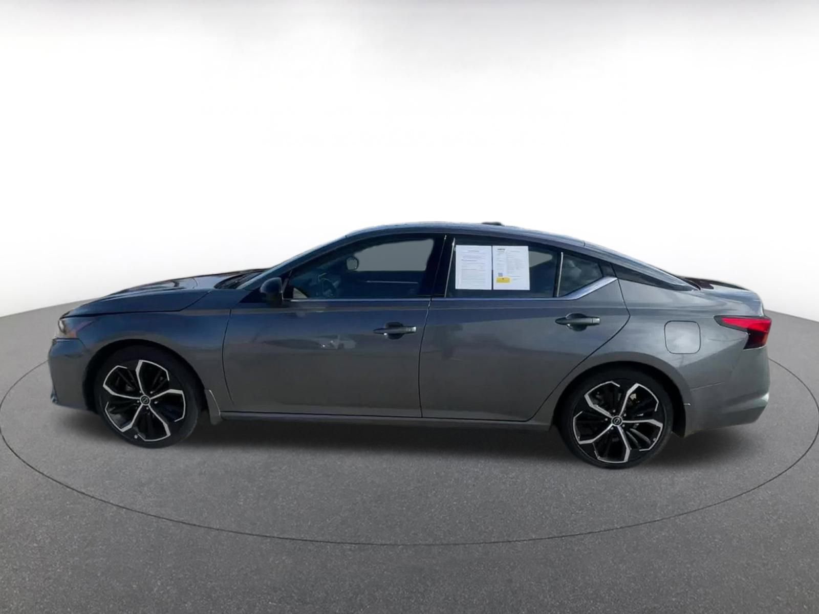 Used 2025 Nissan Altima 2.5 SR image 9