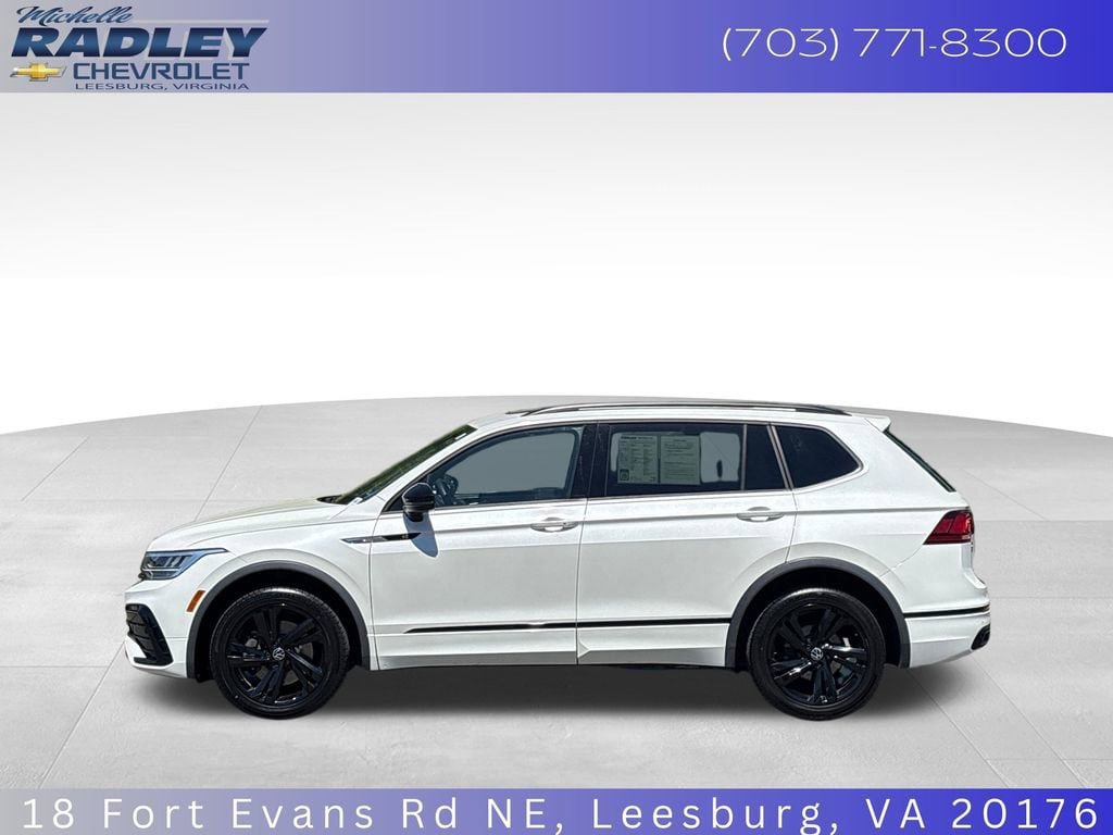 Used 2023 Volkswagen Tiguan SE R-Line AWD/4WD image 2