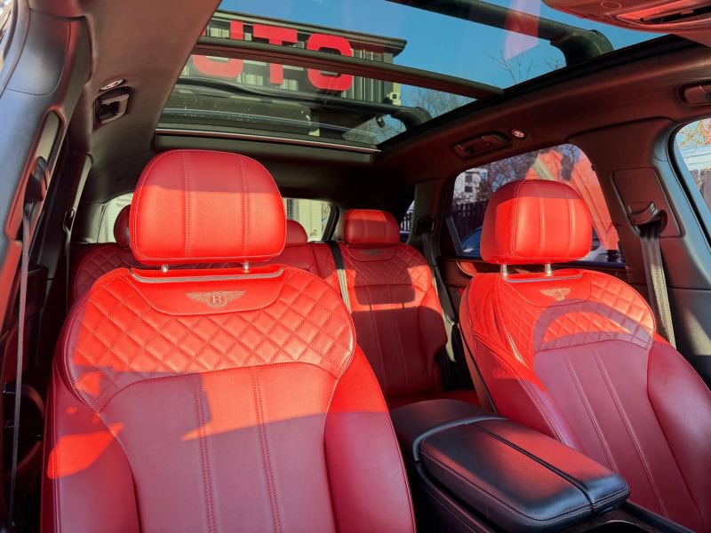 Used 2019 Bentley Bentayga image 31