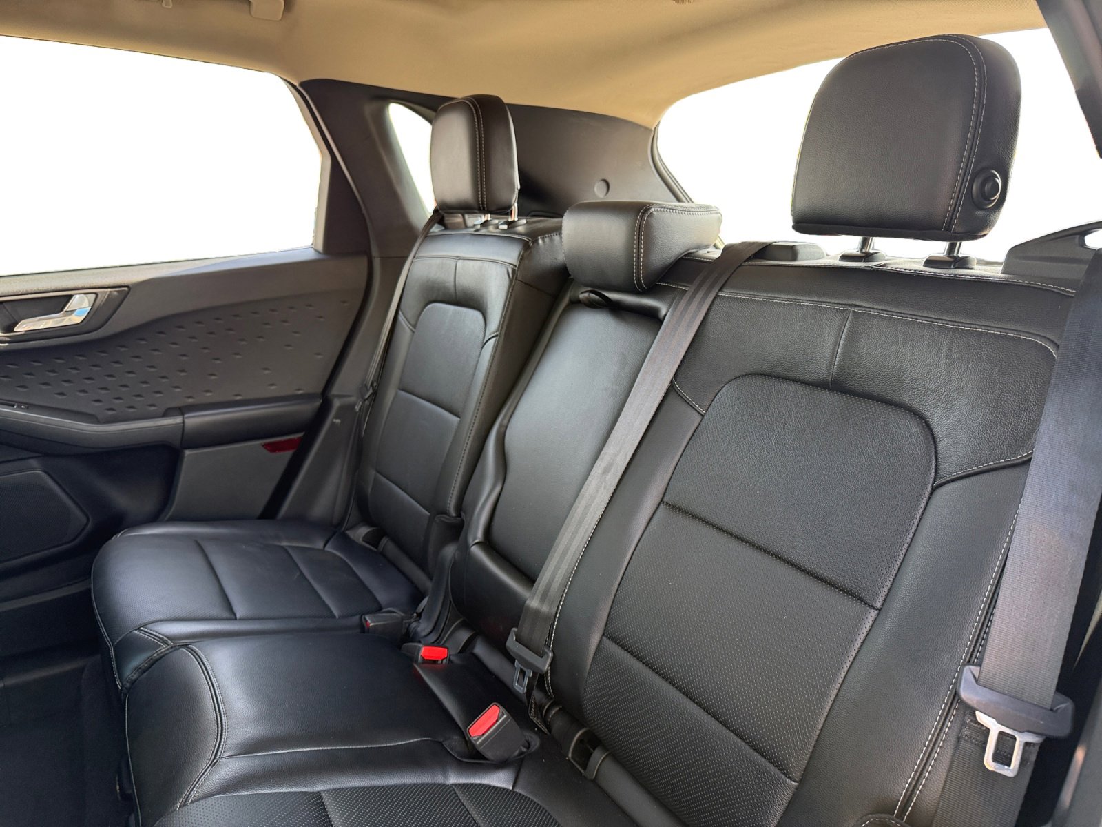 Used 2020 Ford Escape Titanium image 13