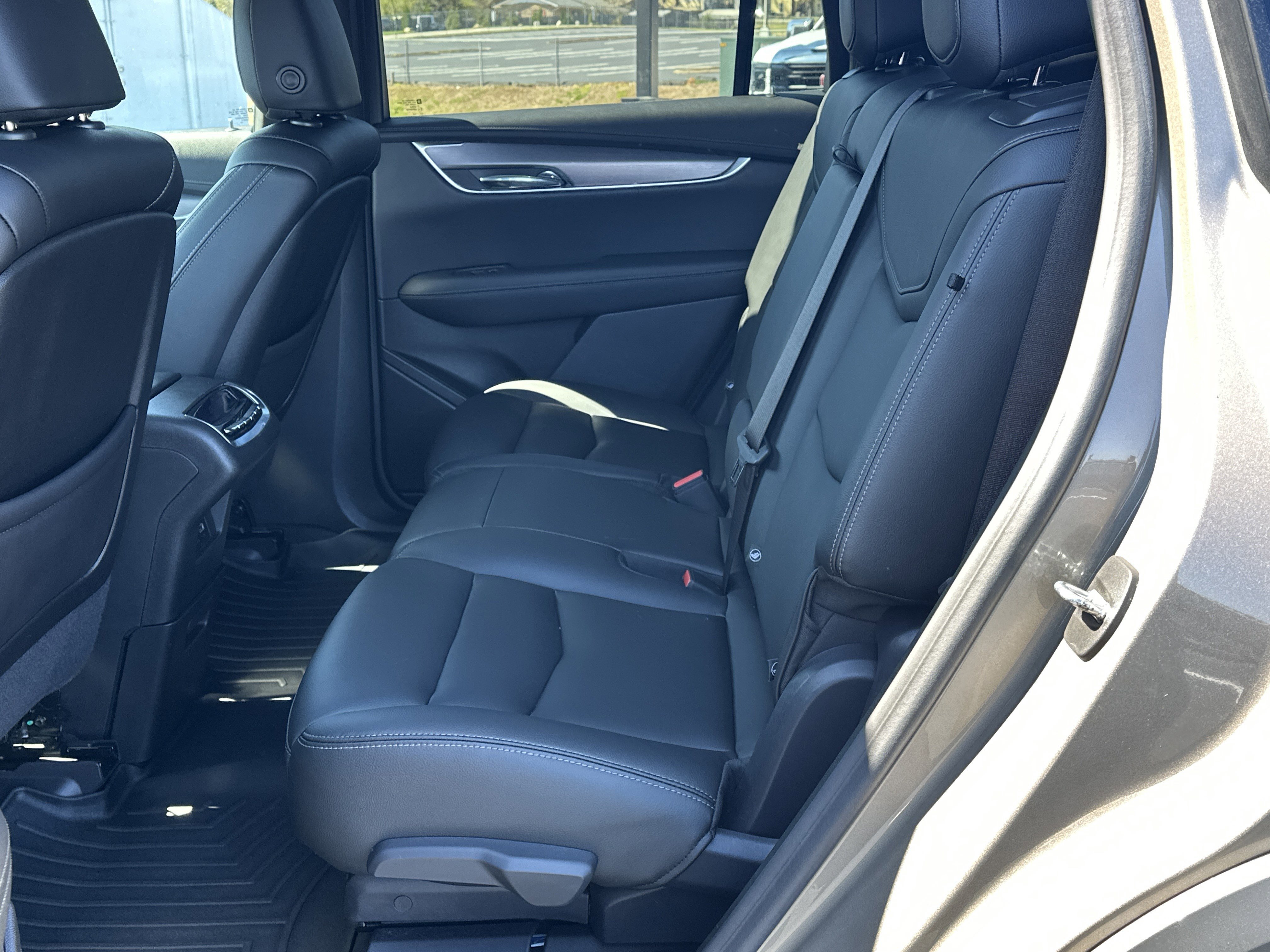 Used 2022 Cadillac XT6 Luxury FWD image 16