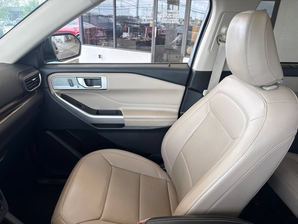 Used 2024 Ford Explorer Limited w/ Equipment Group 301A AWD/4WD image 27