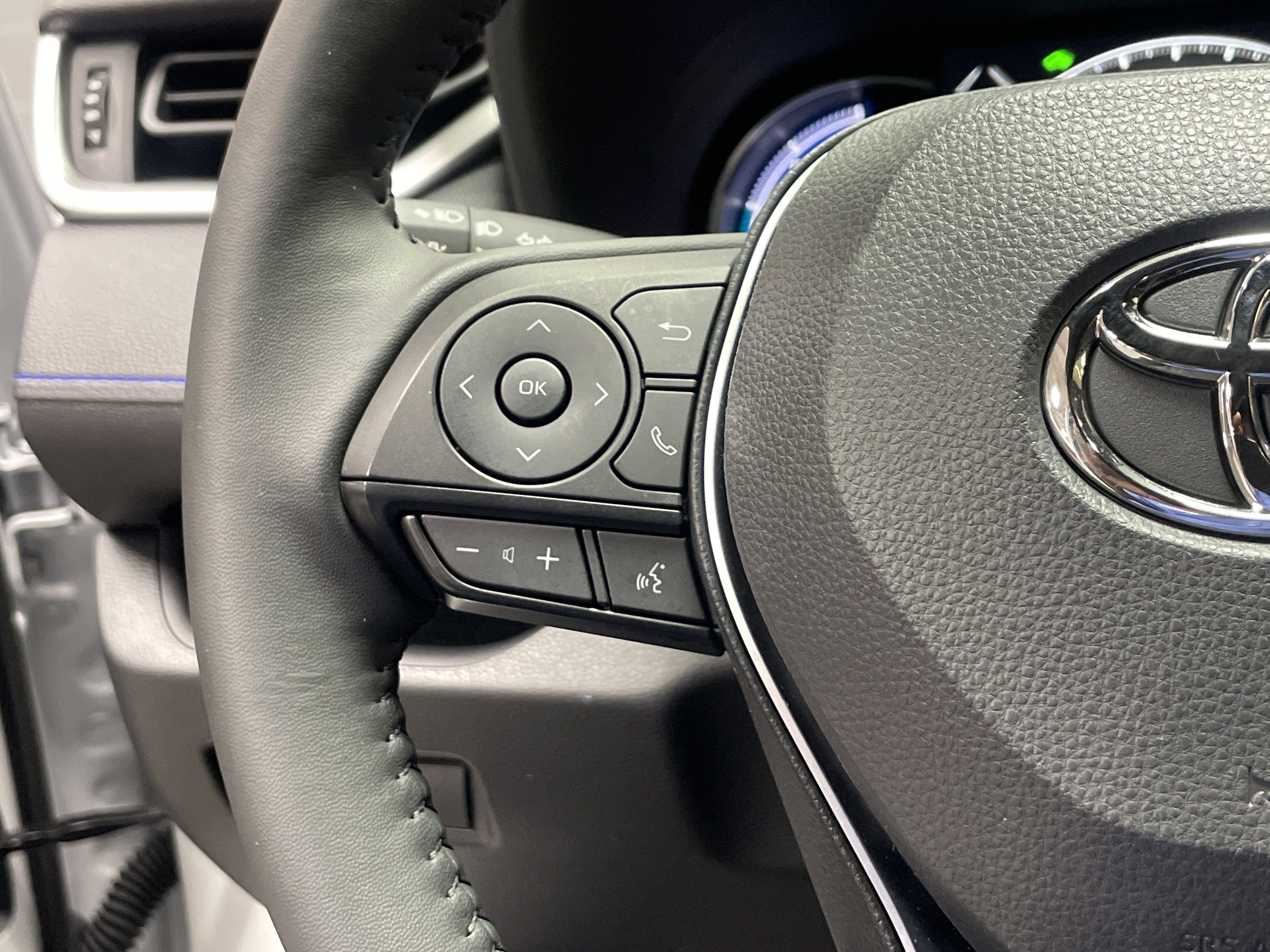 Certified 2025 Toyota RAV4 SE image 19