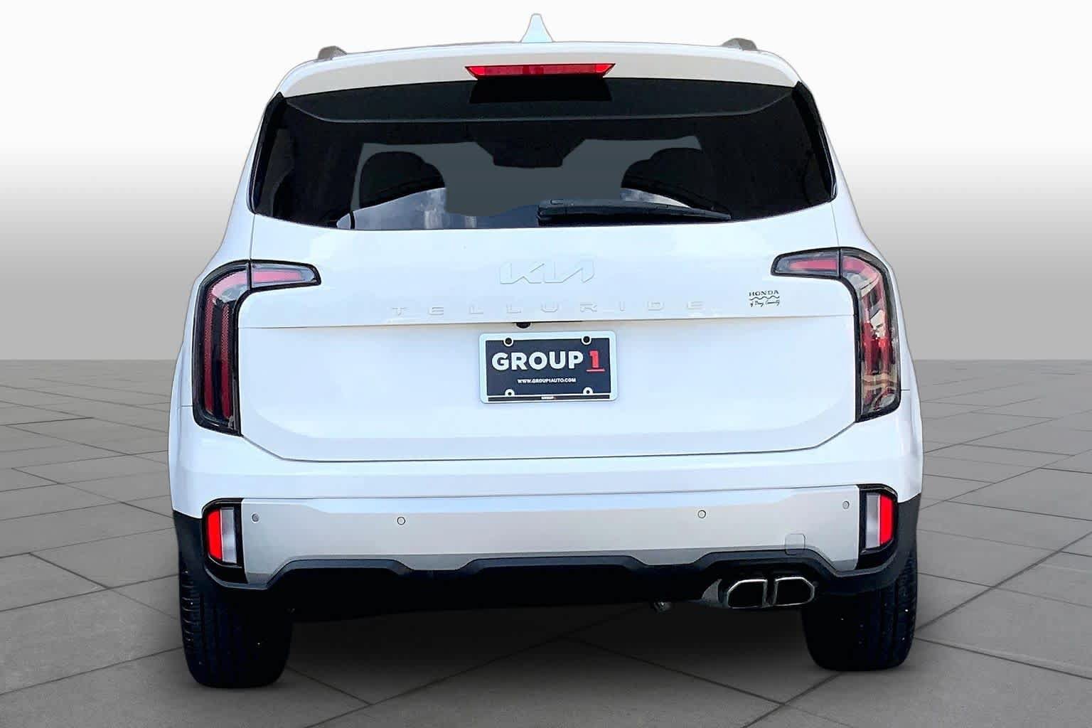 Used 2023 Kia Telluride EX w/ EX Captain's Chair Package FWD image 5