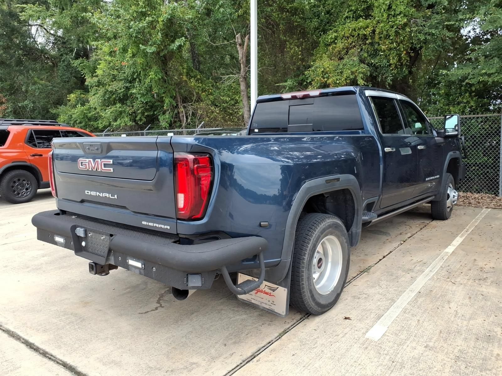 Used 2021 GMC Sierra 3500 Denali w/ Denali Ultimate Package AWD/4WD image 10