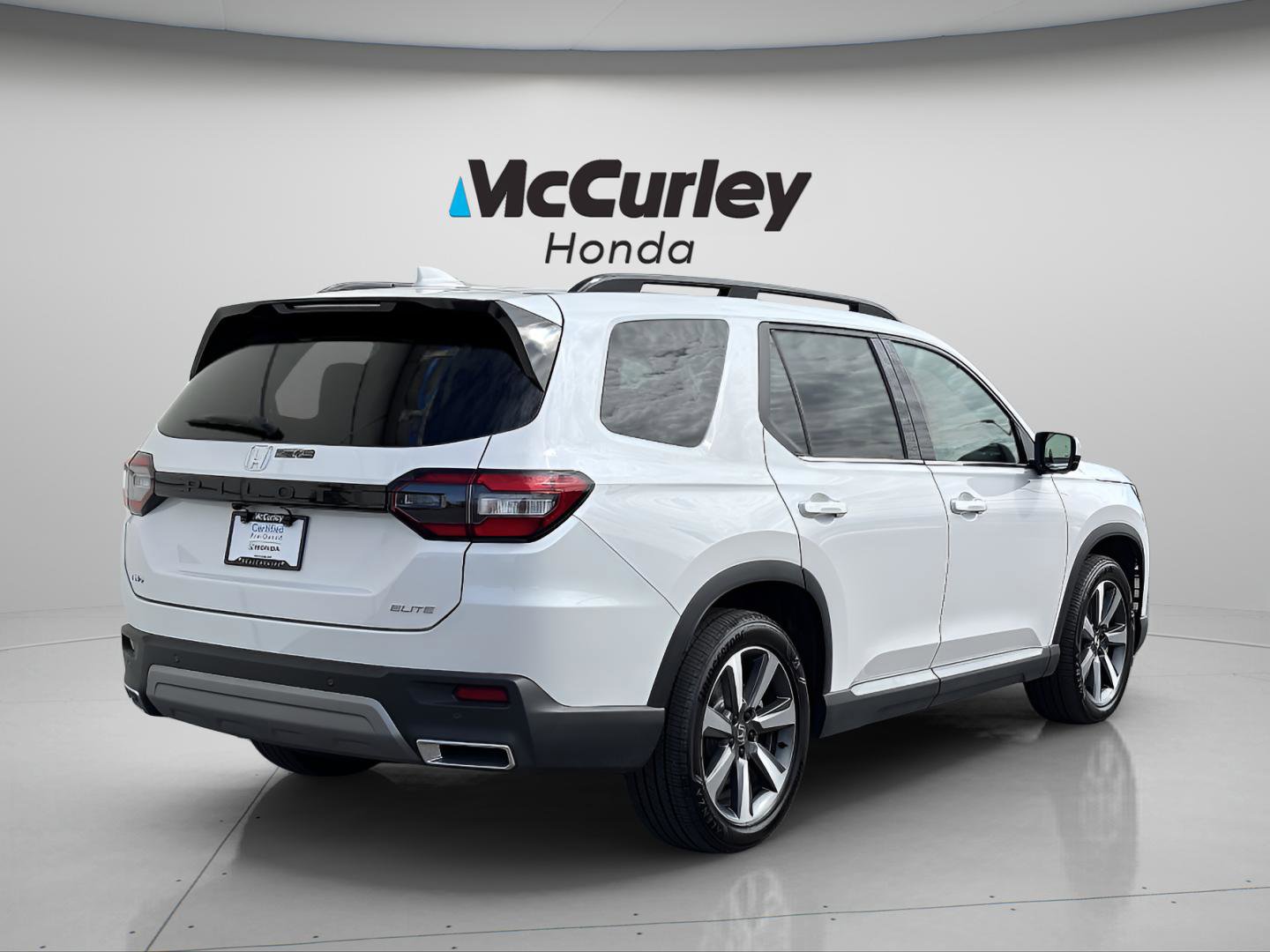 Certified 2025 Honda Pilot Elite image 3