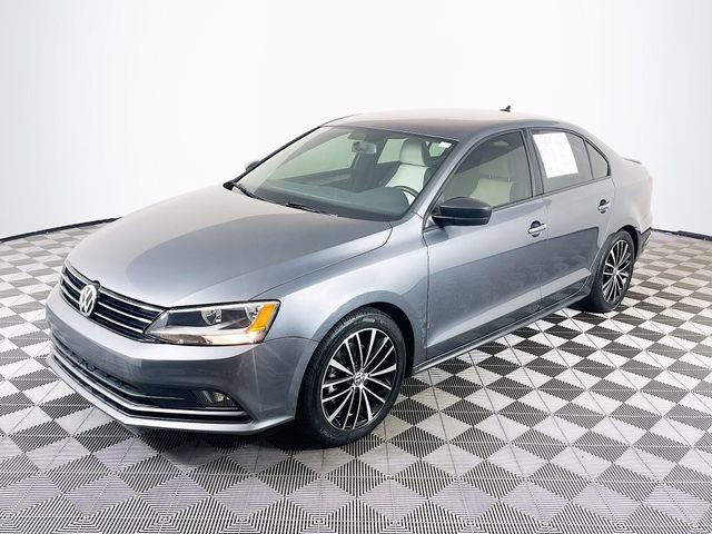 Used 2016 Volkswagen Jetta Sport FWD image 4