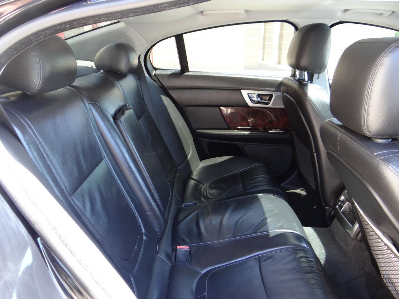 Used 2014 Jaguar XF 3.0 image 22