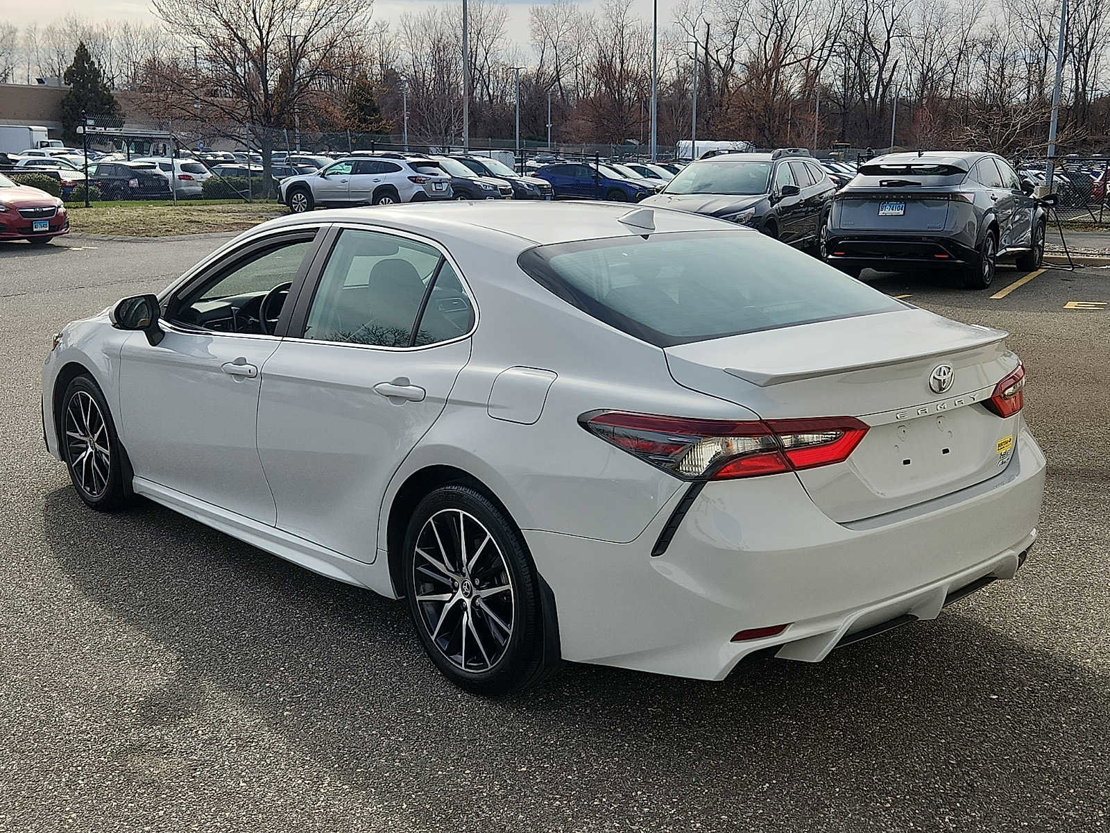 Used 2023 Toyota Camry SE w/ Cold Weather Package image 4