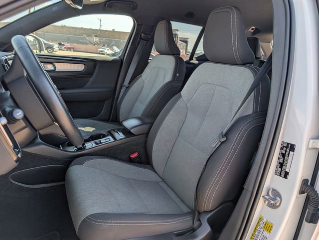 Used 2023 Volvo XC40 B5 Core image 21