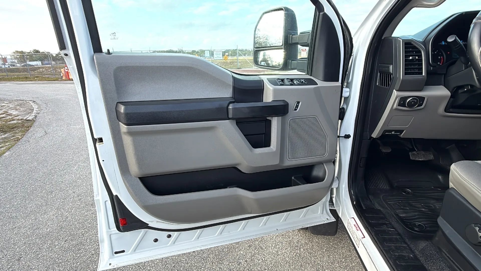 Used 2017 Ford F450 XL w/ Power Equipment Group image 13