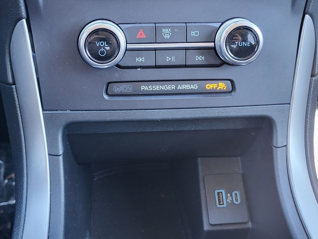 Used 2022 Ford Edge SE w/ Black Appearance Package image 22