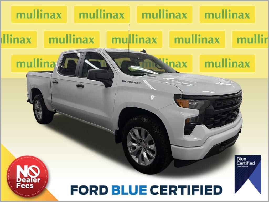 Used 2025 Chevrolet Silverado 1500 Custom image 1