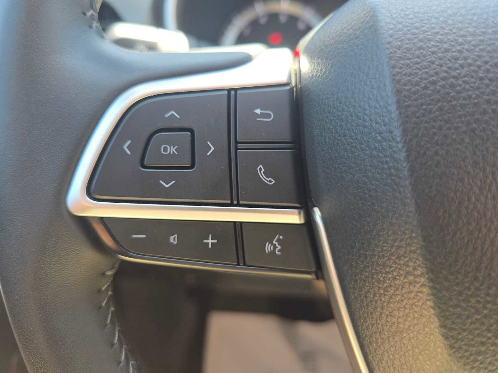 Certified 2025 Toyota Highlander XLE FWD image 31