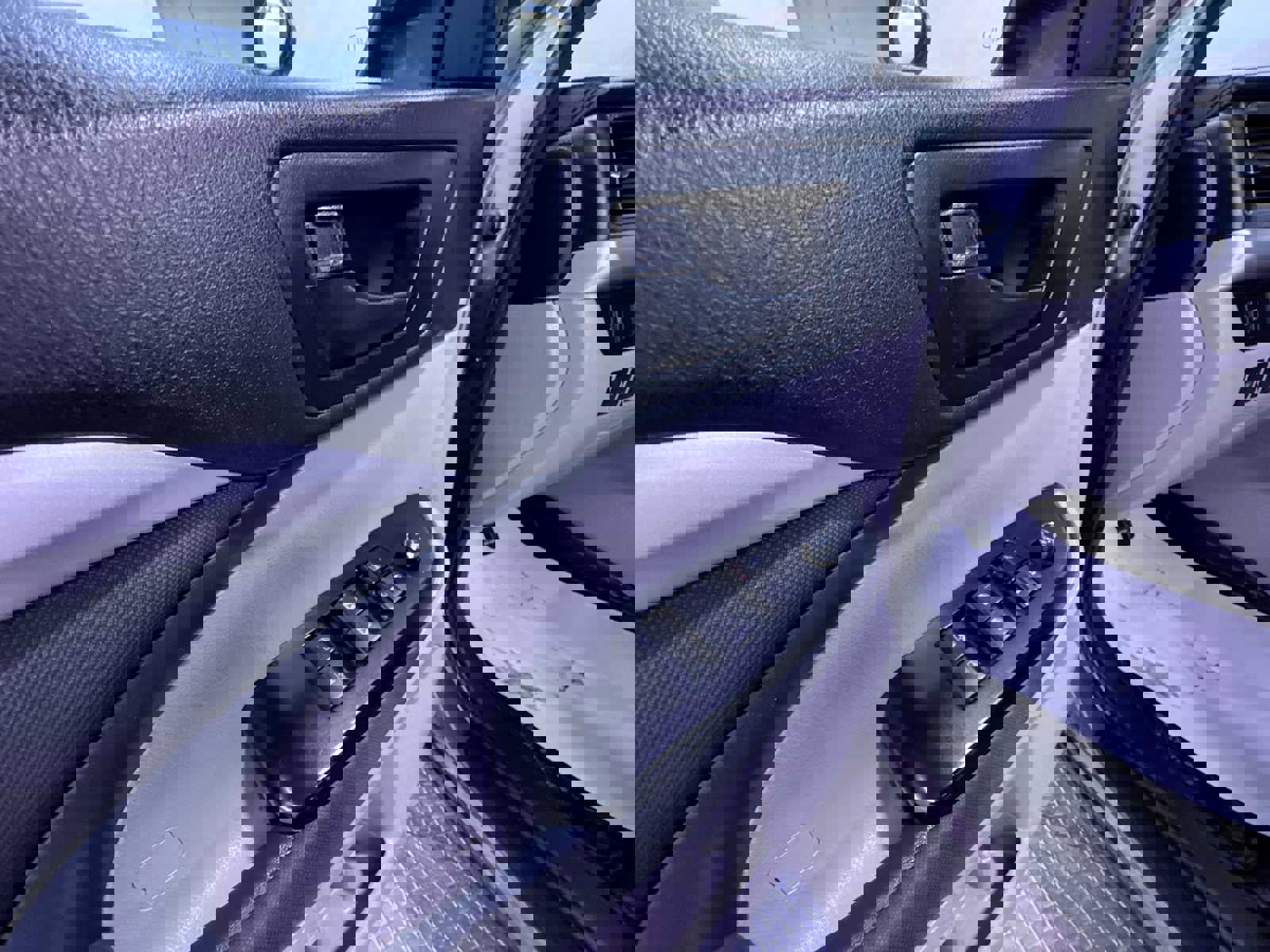 Used 2018 Toyota Highlander LE image 12