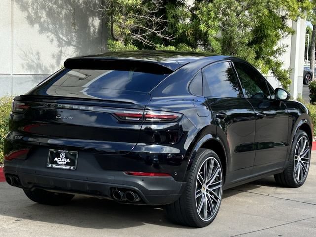 Used 2022 Porsche Cayenne Platinum Edition AWD/4WD image 4