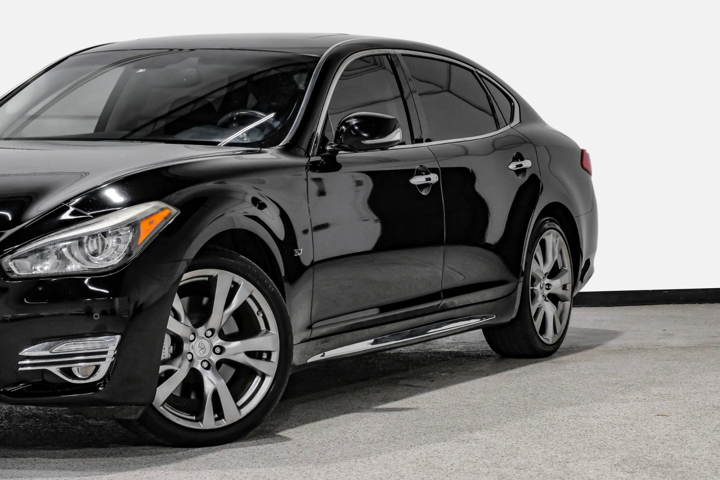 Used 2015 INFINITI Q70 L 3.7 w/ Technology Package image 11