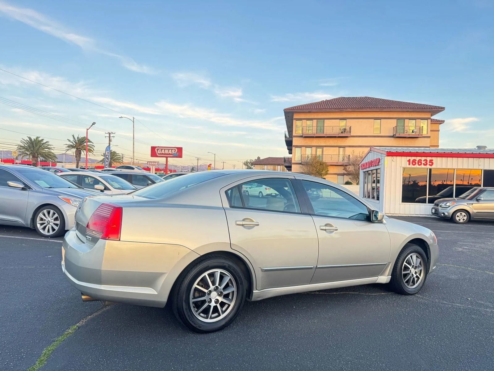Used 2005 Mitsubishi Galant ES image 9