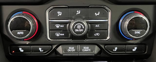 Used 2024 Chevrolet Suburban RST AWD/4WD image 37