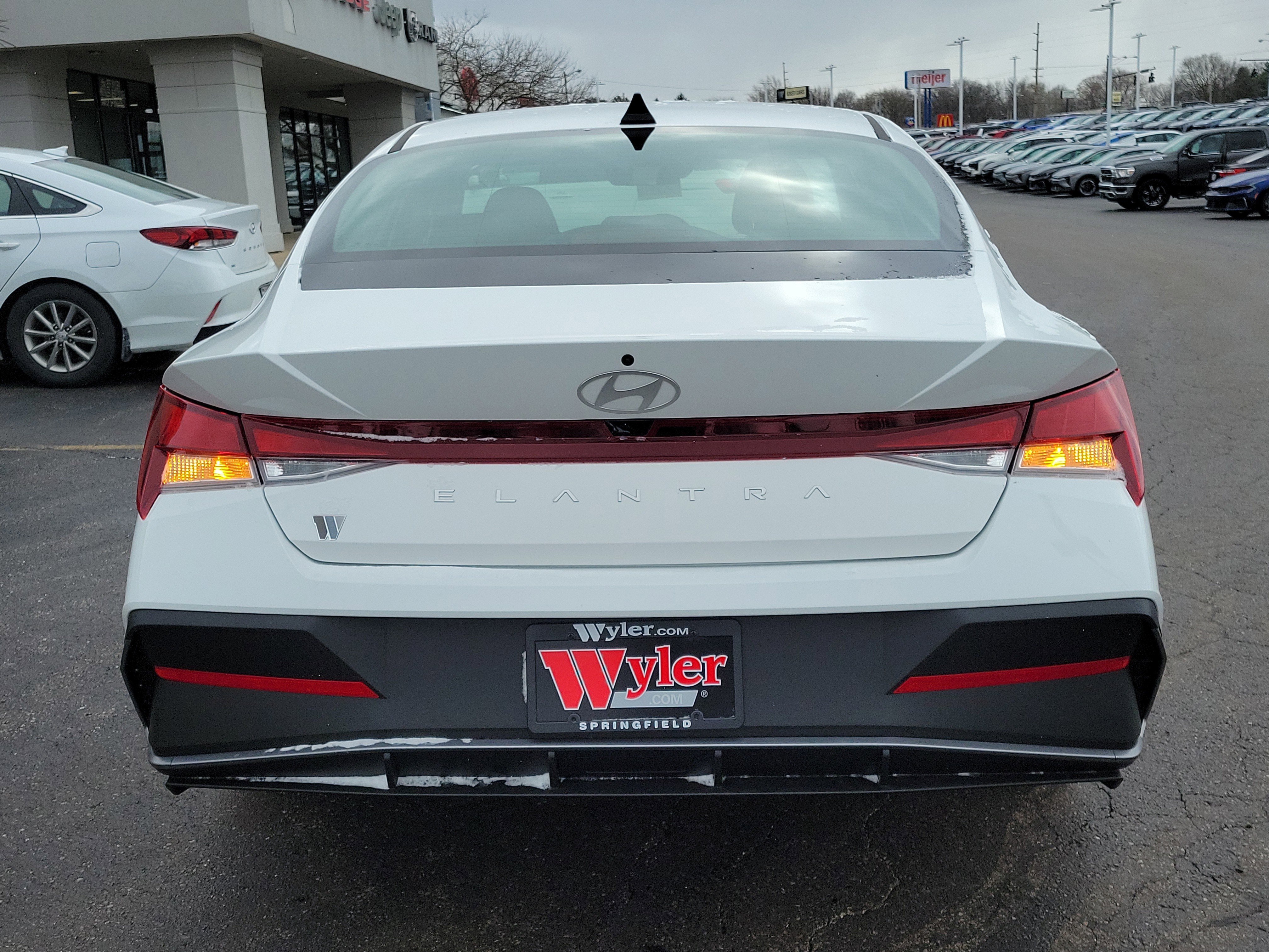 New 2026 Hyundai Elantra SE image 4