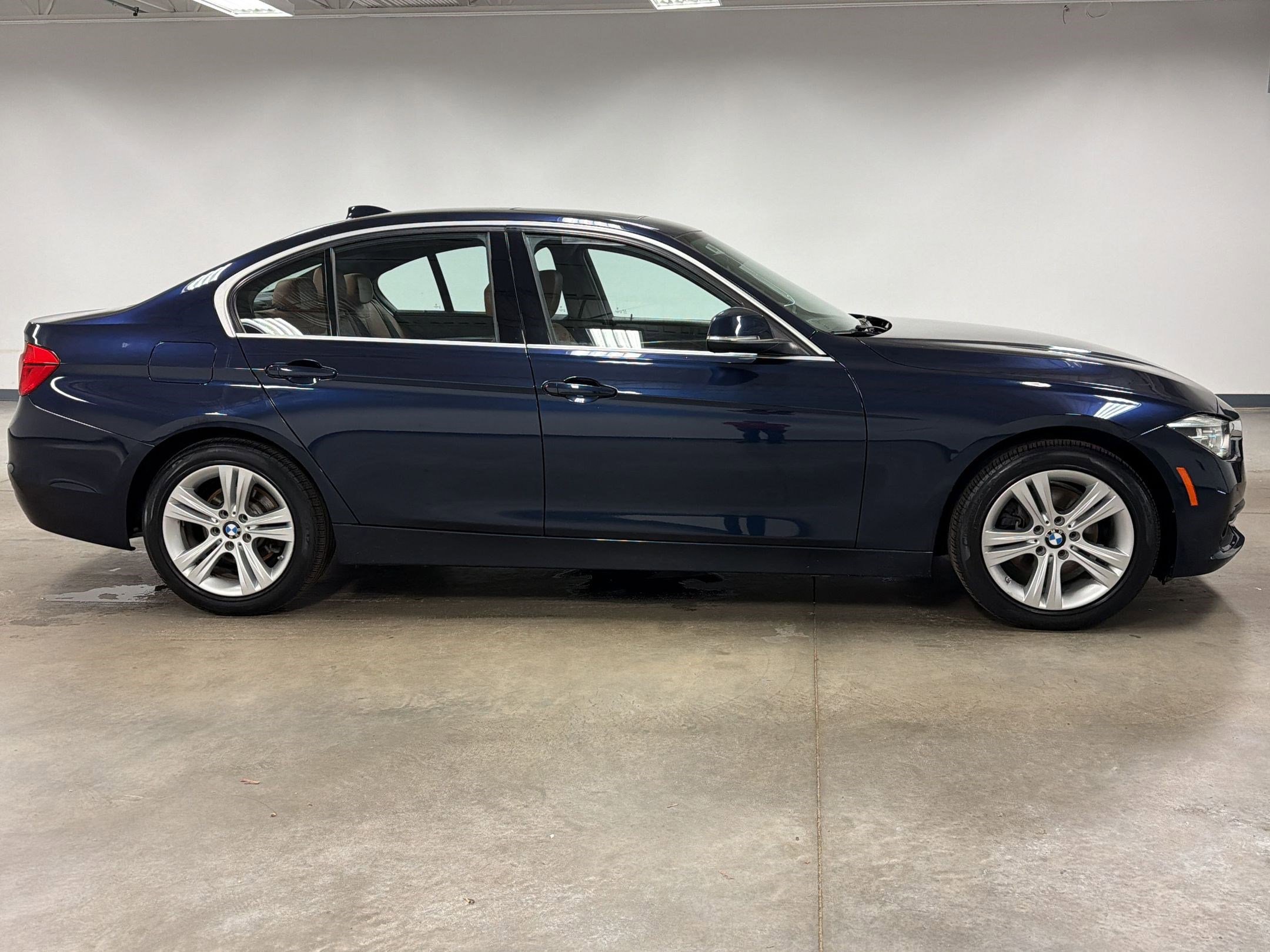 Used 2017 BMW 330i Sedan RWD image 7