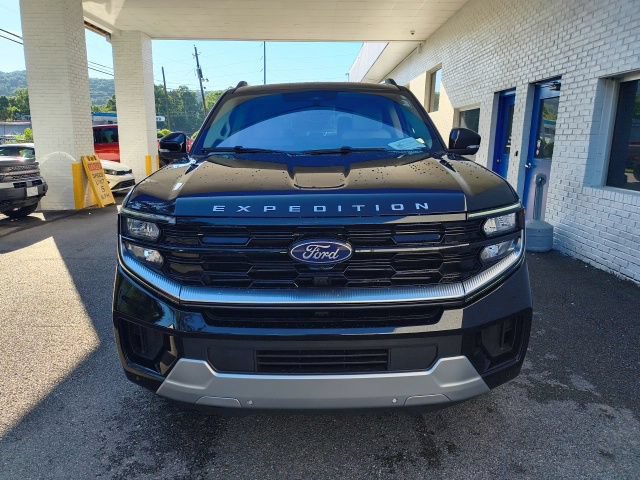 Certified 2025 Ford Expedition Platinum w/ Platinum Ultimate Package AWD/4WD image 3