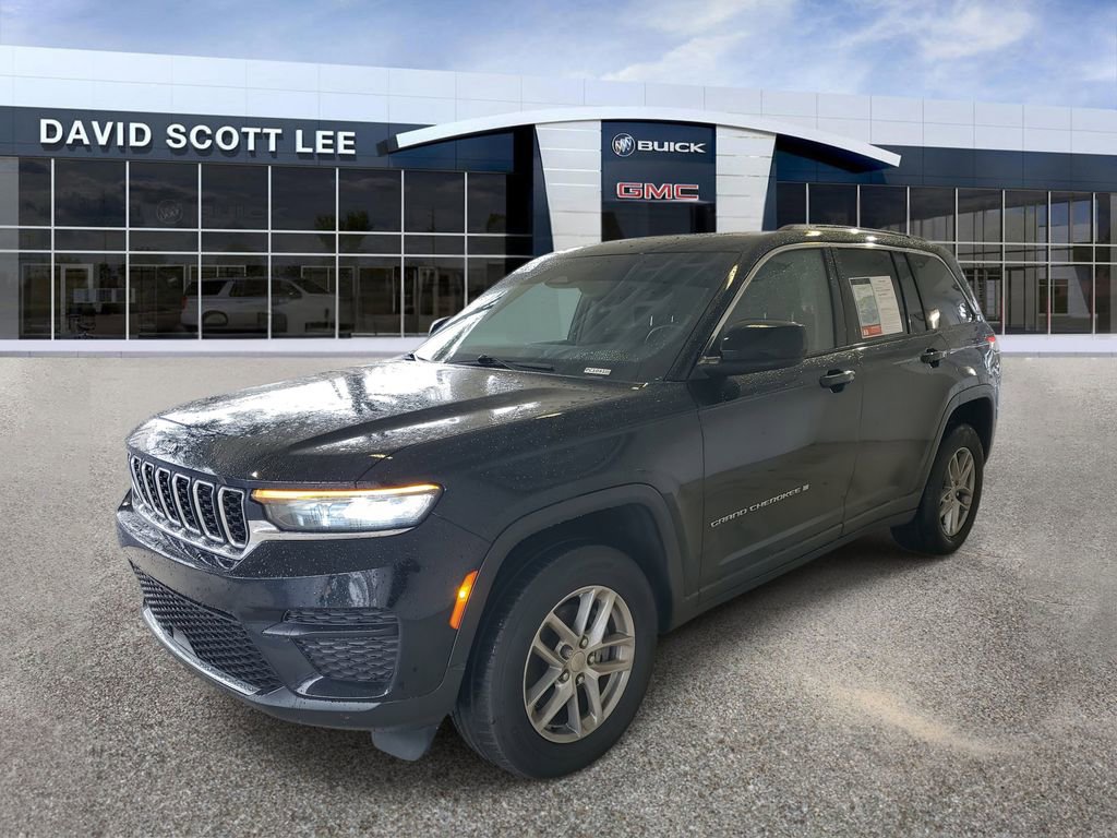 Used 2023 Jeep Grand Cherokee Laredo w/ Luxury Tech Group I image 2