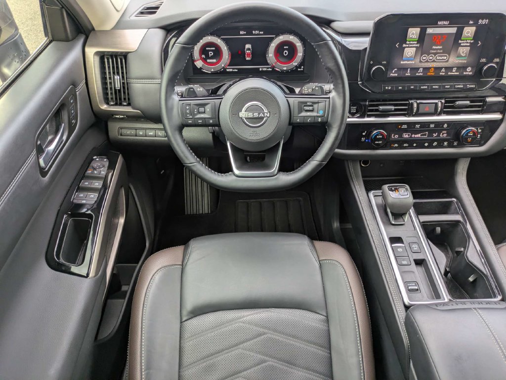 Used 2025 Nissan Pathfinder Platinum w/ Black Appearance Package FWD image 21