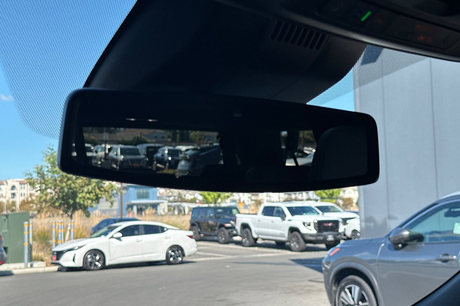 Used 2024 Chevrolet Suburban Z71 image 26