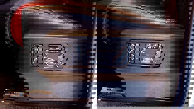 Used 2018 Bentley Bentayga image 14