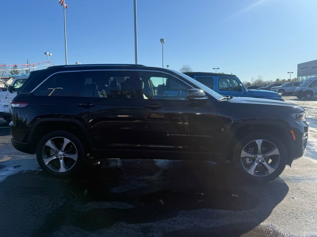 Used 2023 Jeep Grand Cherokee Limited image 2