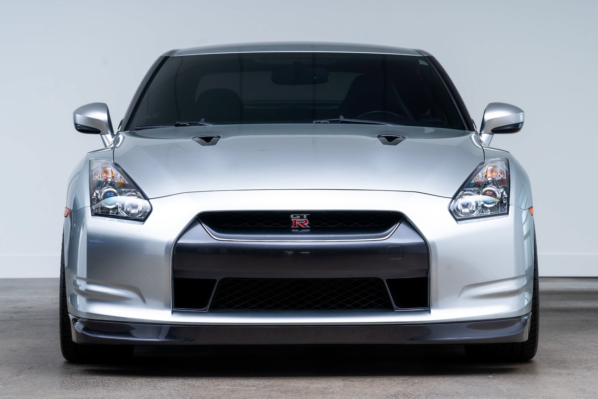 Used 2009 Nissan GT-R Premium AWD/4WD image 2