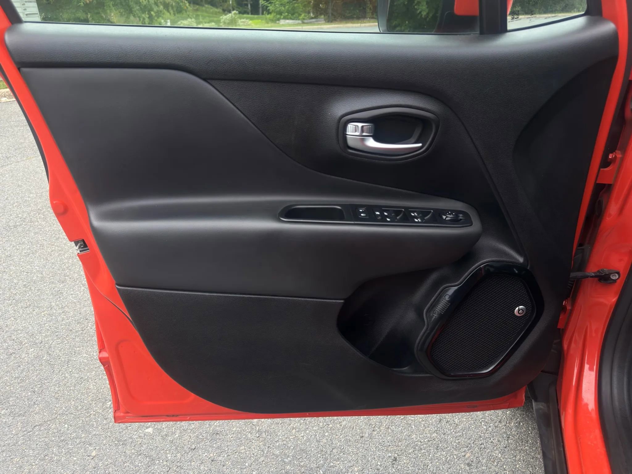 Used 2018 Jeep Renegade Altitude w/ UConnect 8.4 Nav Group image 14