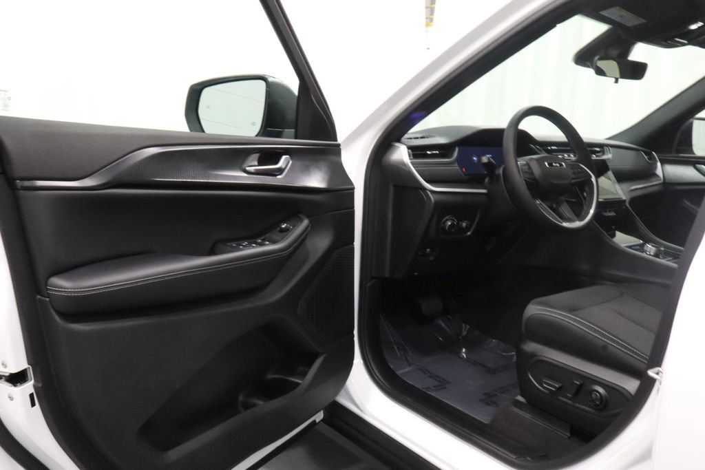 New 2026 Jeep Grand Cherokee Laredo X AWD/4WD image 11