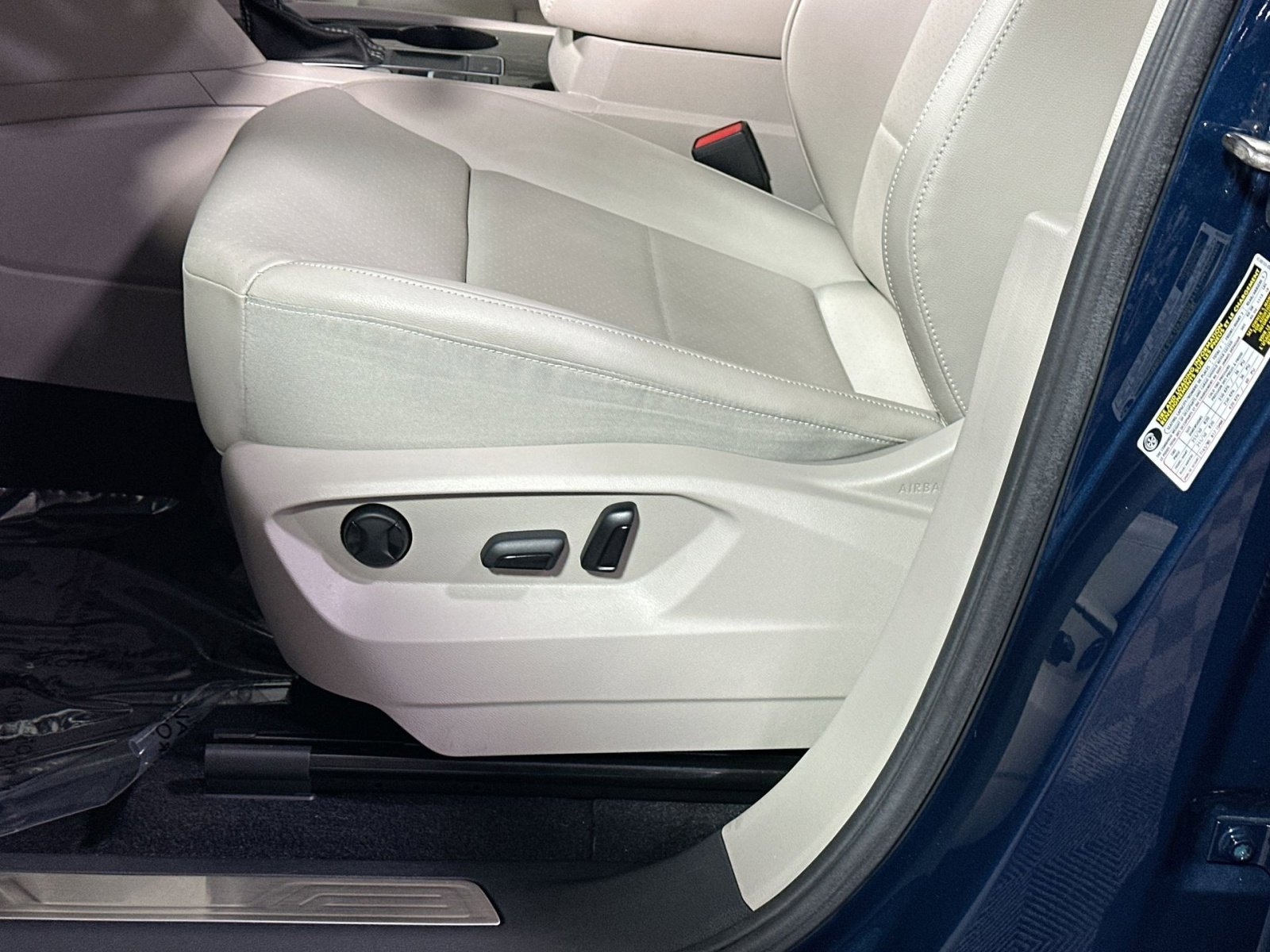 Used 2023 Volkswagen Atlas SE w/ Panoramic Sunroof Package image 14