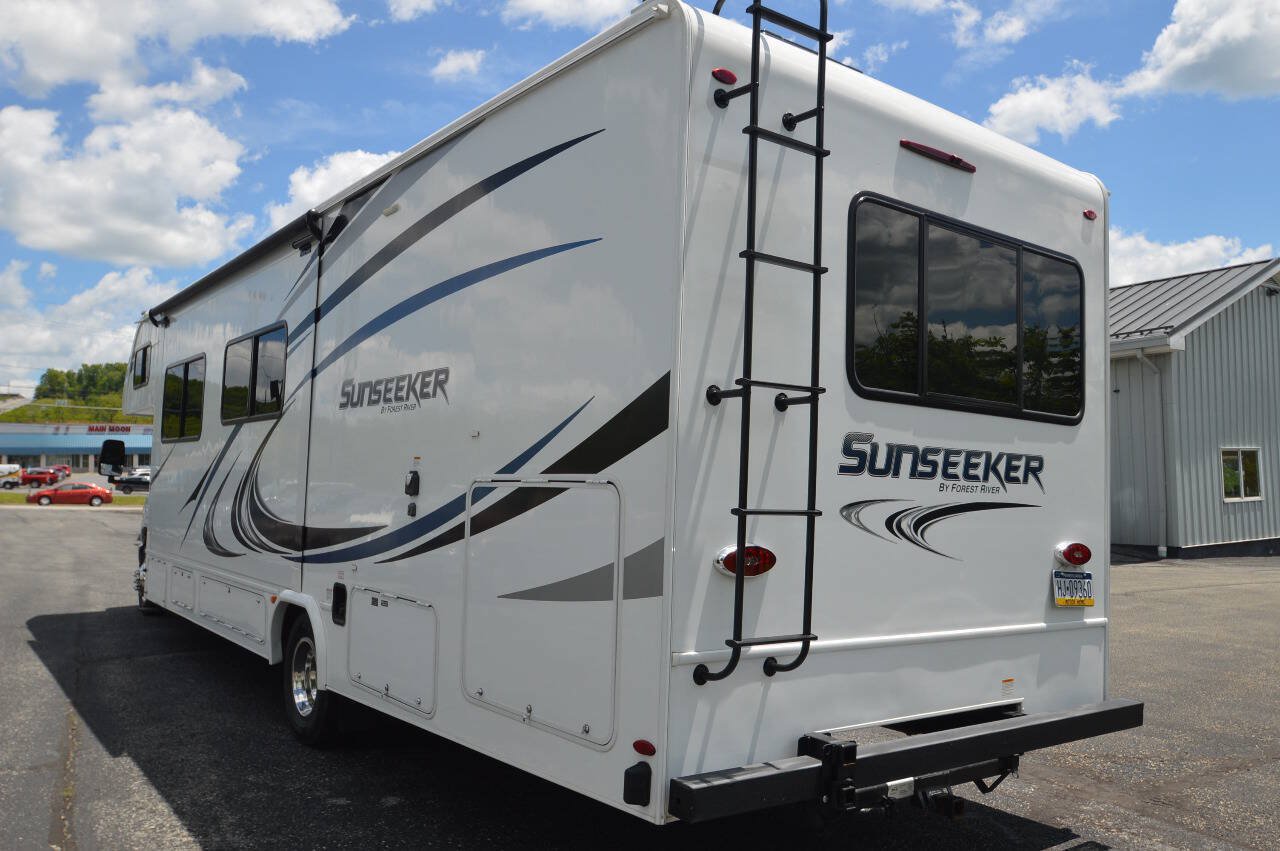 Used 2019 Ford E-450 and Econoline 450 Super Duty w/ Motorhome Prep Package RWD image 6