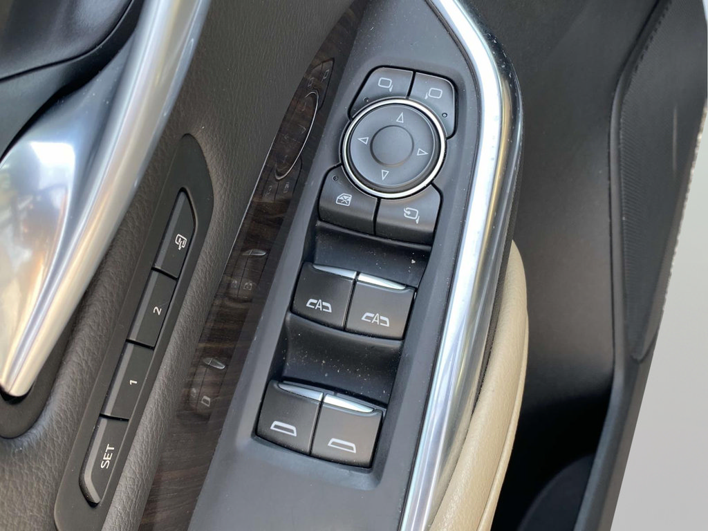 Used 2025 Cadillac XT4 Premium Luxury FWD image 16