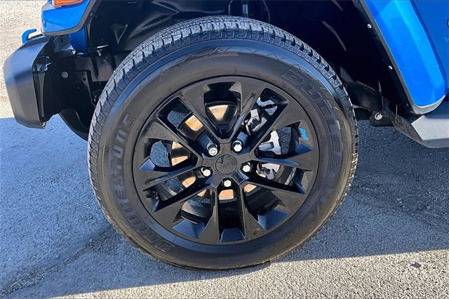 Used 2022 Jeep Wrangler Unlimited Sahara w/ Cold Weather Group image 30