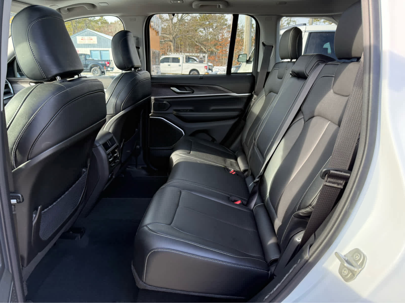 Used 2023 Jeep Grand Cherokee 30th Anniversary image 25