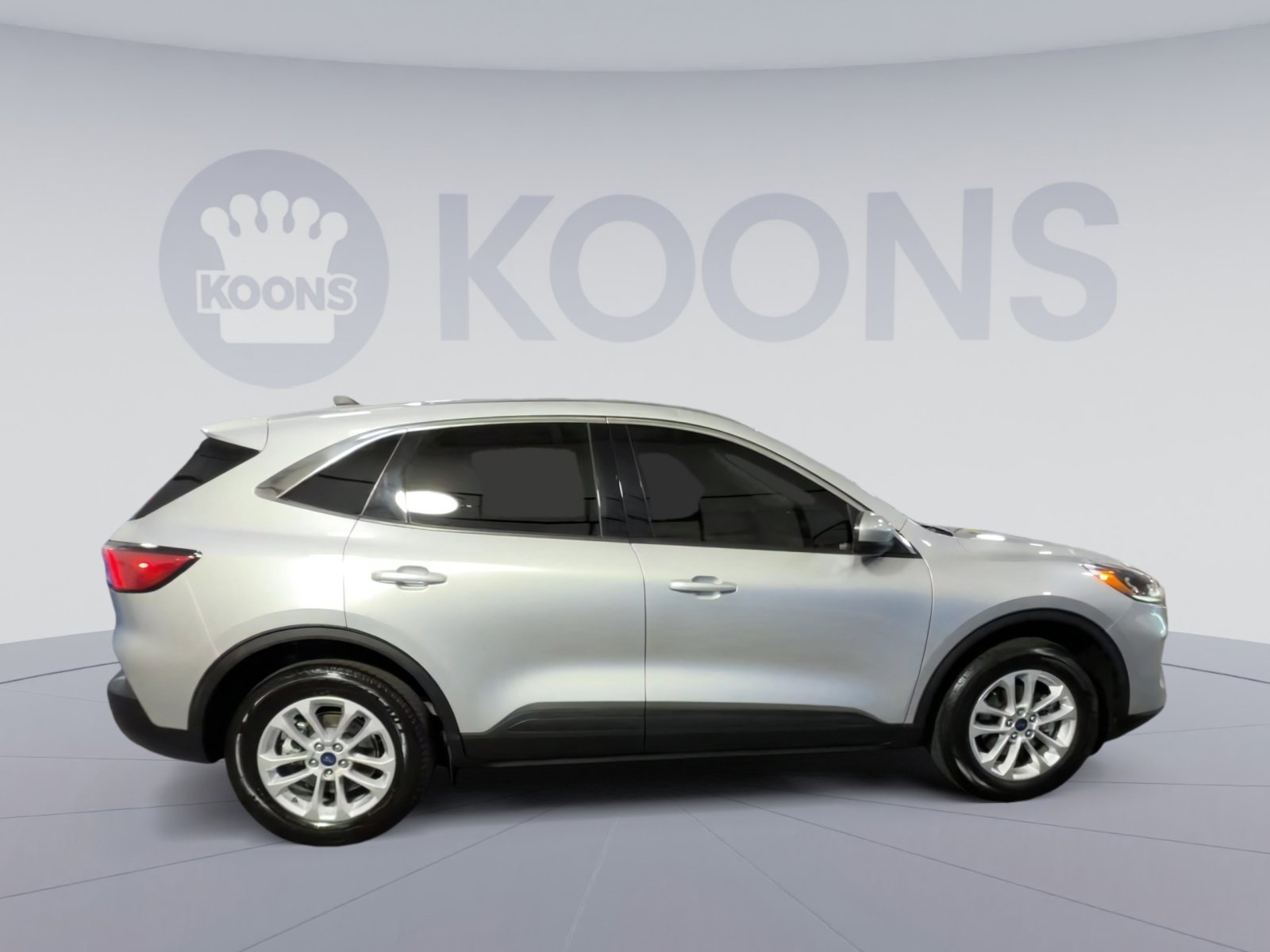 Used 2020 Ford Escape SE image 12